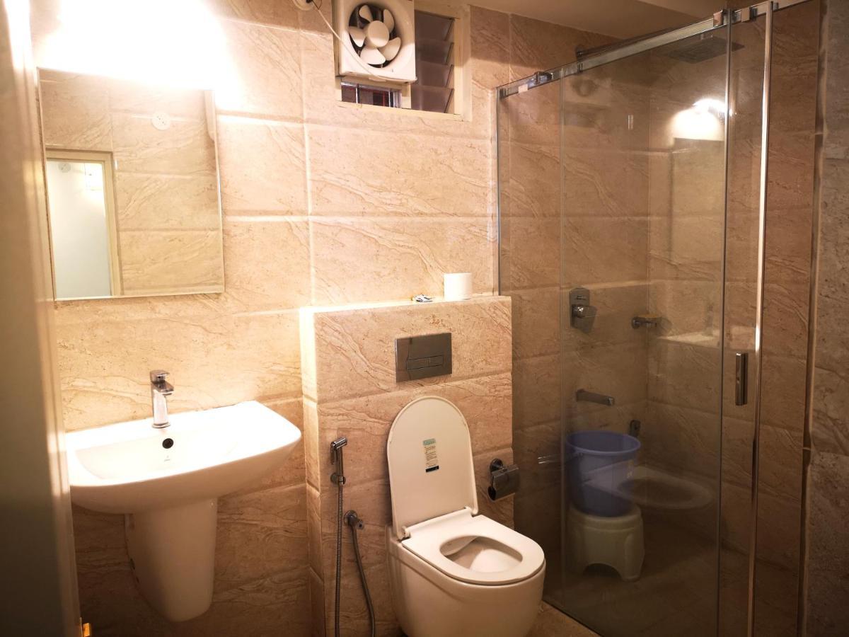 Aum Hotel Путапарти Екстериор снимка