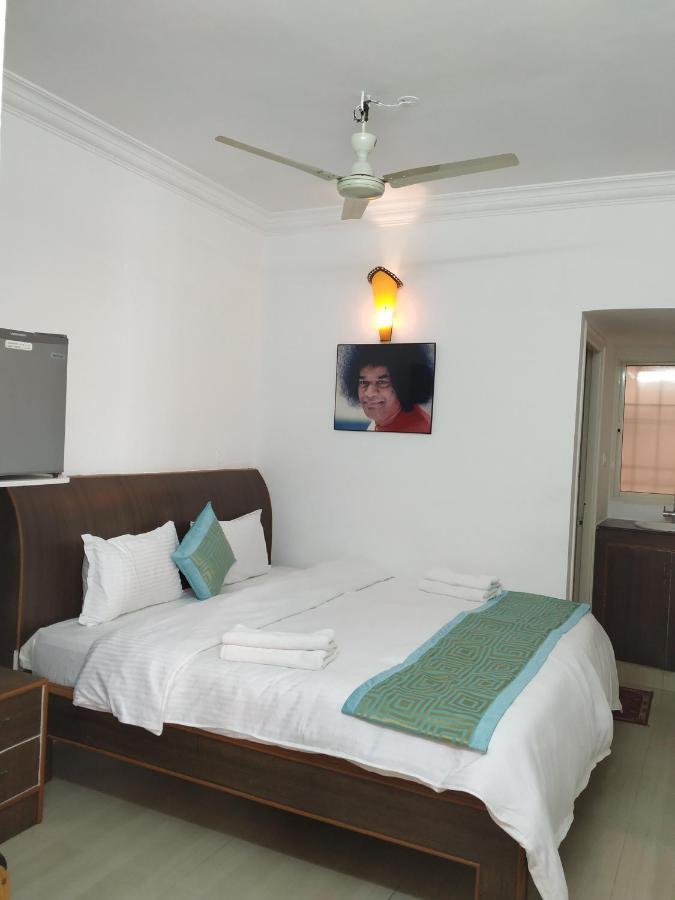Aum Hotel Путапарти Екстериор снимка