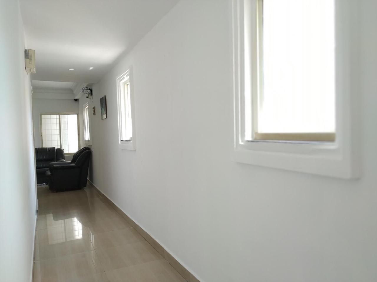 Aum Hotel Путапарти Екстериор снимка