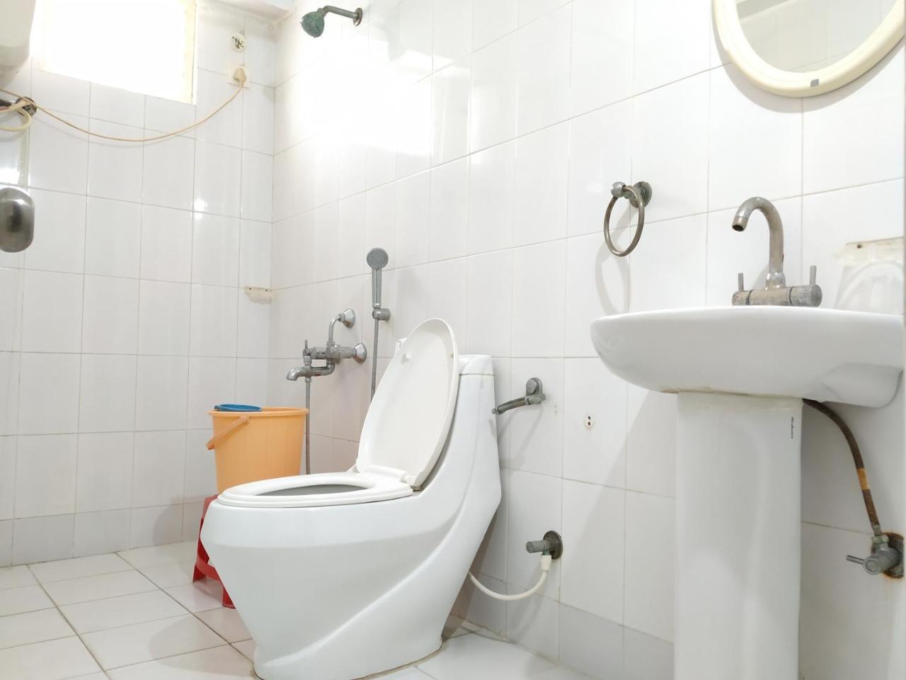 Aum Hotel Путапарти Екстериор снимка