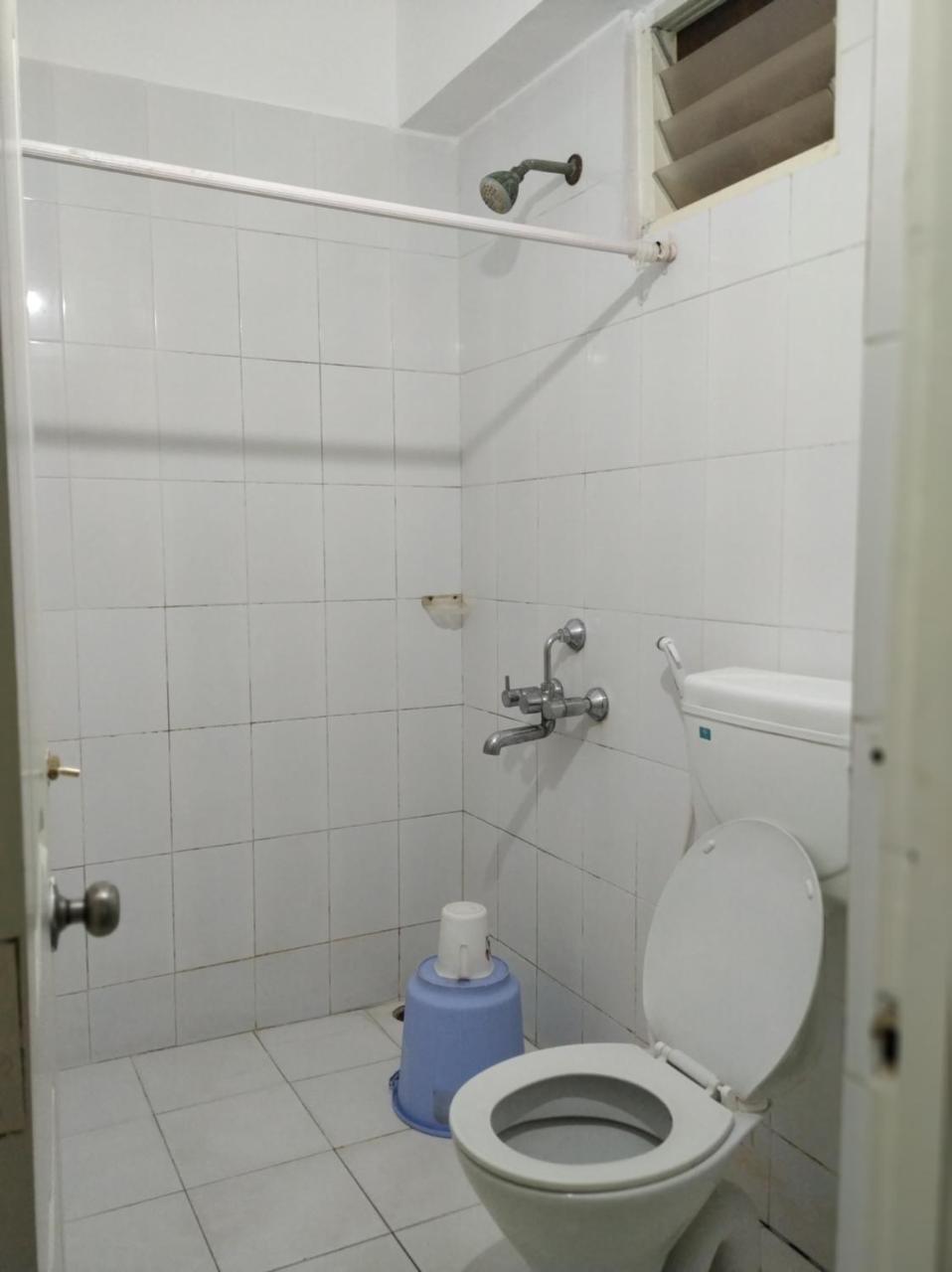 Aum Hotel Путапарти Екстериор снимка